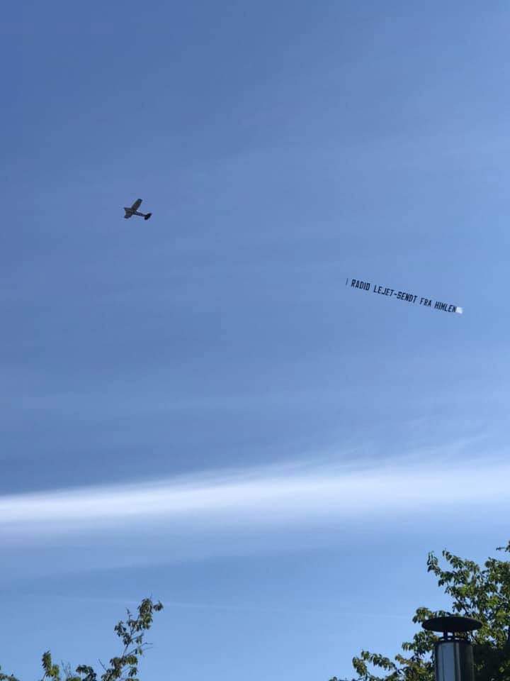 Reklamefly over Tisvildeleje